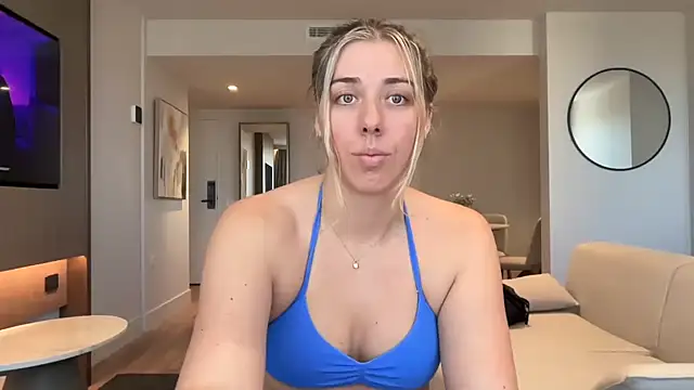 Snapshot of louiseberkeley chatting on April 15, 2026, 3:12 am louiseberkeley online show from April 15, 2026, 3:12 am