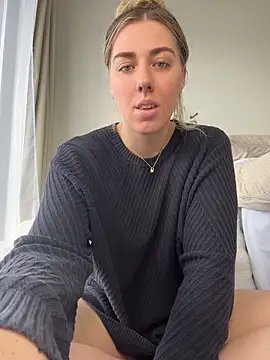 Snapshot of louiseberkeley chatting on May 12, 2026, 11:44 pm louiseberkeley online show from May 12, 2026, 11:44 pm