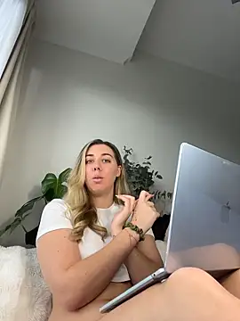 Snapshot of louiseberkeley chatting on May 12, 2026, 1:46 am louiseberkeley online show from May 12, 2026, 1:46 am