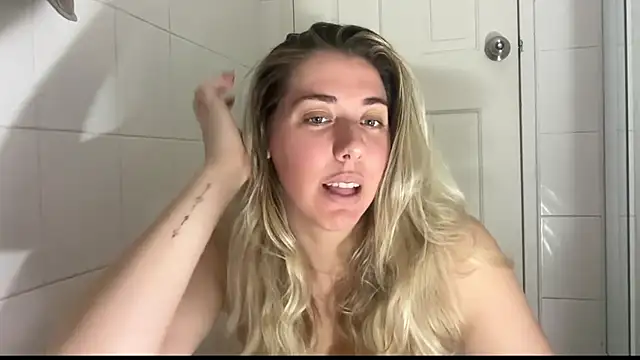 Snapshot of louiseberkeley chatting on October 29, 2025, 11:31 am louiseberkeley online show from October 29, 2025, 11:31 am