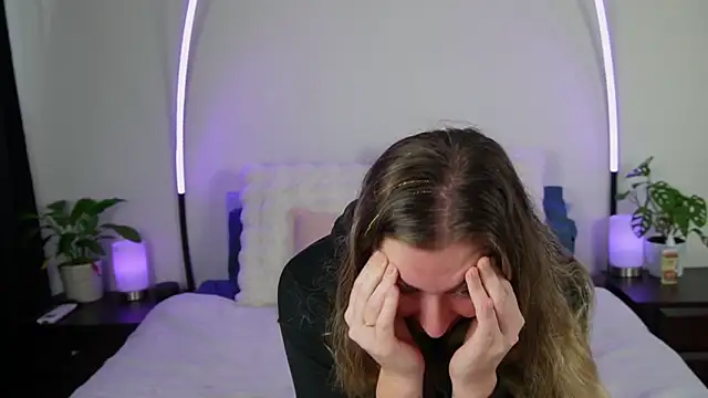 Snapshot of louiseberkeley chatting on October 7, 2025, 12:44 am louiseberkeley online show from October 7, 2025, 12:44 am