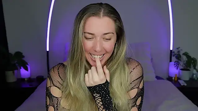 Snapshot of louiseberkeley chatting on October 13, 2025, 12:07 pm louiseberkeley online show from October 13, 2025, 12:07 pm