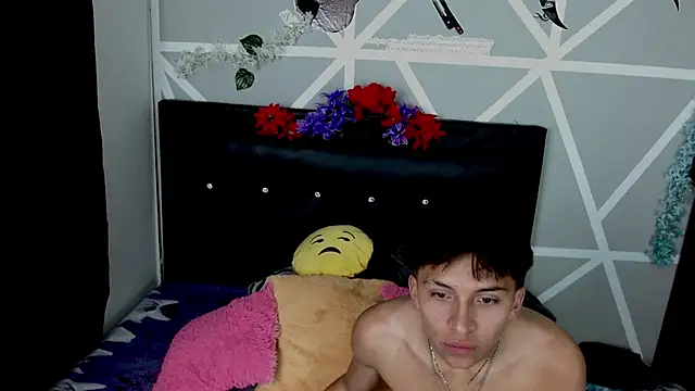 COZY7COUPLE online show from October 3, 2025, 11:06 pm