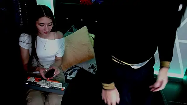 COZY7COUPLE online show from September 23, 2025, 11:39 am