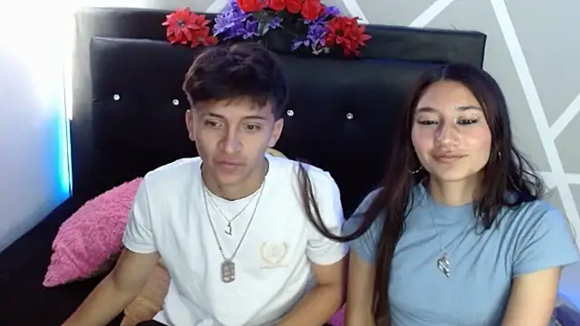 COZY7COUPLE online show from September 22, 2025, 11:27 am