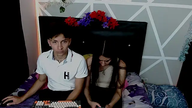 COZY7COUPLE online show from October 2, 2025, 12:03 am