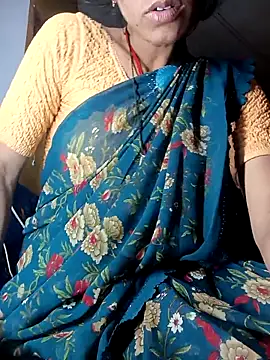 Snapshot of Sonam_pandeyji chatting on October 28, 2025, 1:43 pm Sonam pandeyji online show from October 28, 2025, 1:43 pm