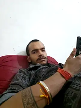 yashuuuu021 online show from April 15, 2026, 1:48 pm