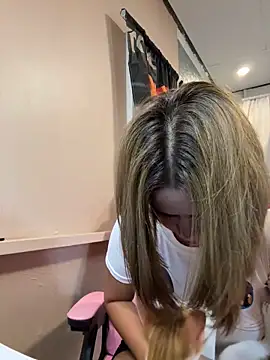 Snapshot of Kath_C chatting on November 9, 2025, 3:32 am Kath C online show from November 9, 2025, 3:32 am