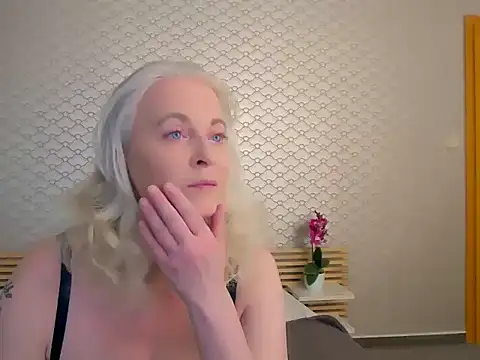 Snapshot of Anais_Janson chatting on May 7, 2026, 6:11 pm Anais Janson online show from May 7, 2026, 6:11 pm