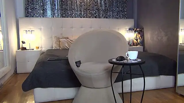 LadyValeriaXO online show from October 31, 2025, 12:35 pm