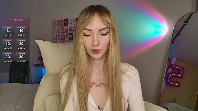 Lunainnk online show from November 15, 2025, 1:53 am