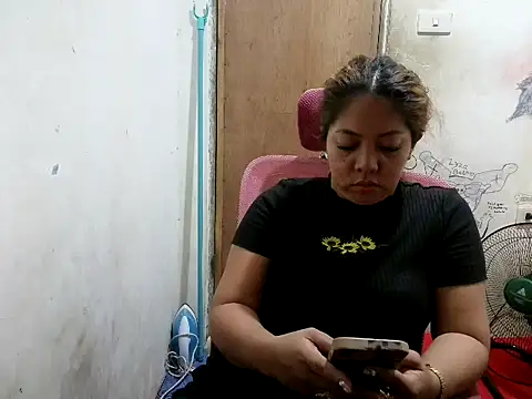 Snapshot of dimple_anne1 chatting on May 7, 2026, 9:23 am dimple anne1 online show from May 7, 2026, 9:23 am