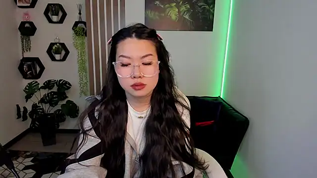 LunaPurrr online show from February 3, 2026, 6:33 am