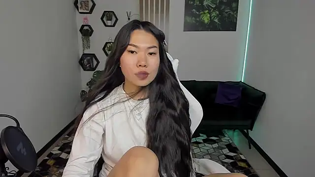 LunaPurrr online show from November 11, 2025, 1:33 am