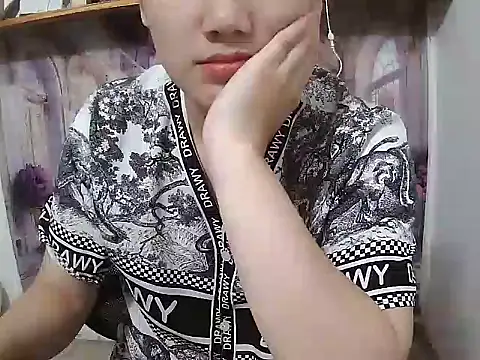 Snapshot of Linda-24 chatting on March 19, 2026, 12:27 pm Linda-24 online show from March 19, 2026, 12:27 pm