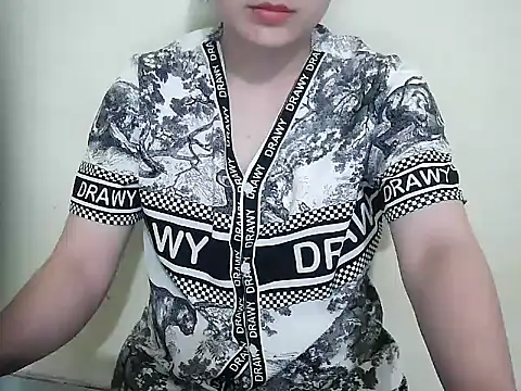 Snapshot of Linda-24 chatting on March 23, 2026, 2:06 pm Linda-24 online show from March 23, 2026, 2:06 pm