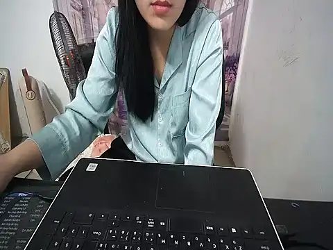 Snapshot of Linda-24 chatting on March 11, 2026, 2:55 pm Linda-24 online show from March 11, 2026, 2:55 pm