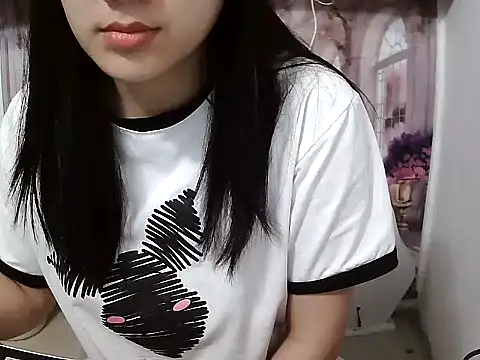 Snapshot of Linda-24 chatting on March 5, 2026, 5:26 am Linda-24 online show from March 5, 2026, 5:26 am