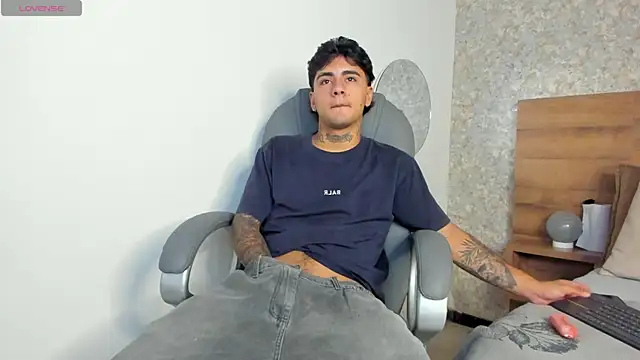 JamesDeker online show from October 8, 2025, 8:09 pm