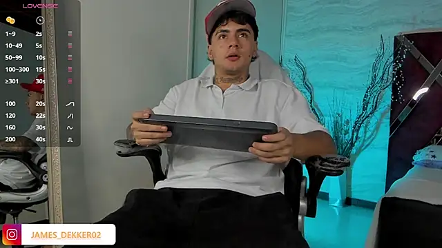 JamesDeker online show from October 9, 2025, 8:20 pm