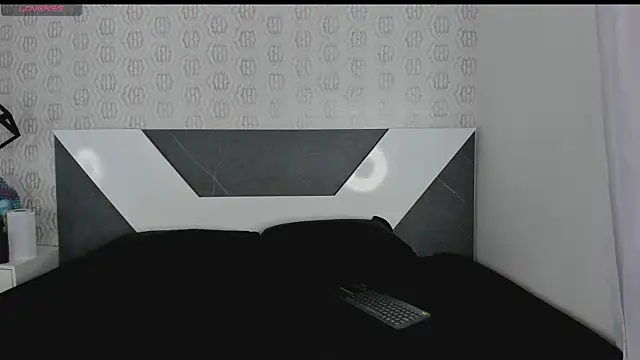 Snapshot of Mia-Medina chatting on November 12, 2025, 8:01 pm Mia-Medina online show from November 12, 2025, 8:01 pm