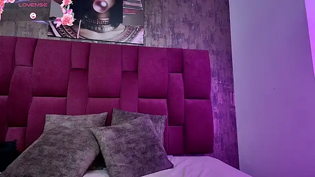 sophiasweet  1 online show from October 15, 2025, 12:24 pm