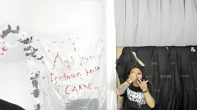 Snapshot of JulianaCarter chatting on October 27, 2025, 8:21 pm JulianaCarter online show from October 27, 2025, 8:21 pm