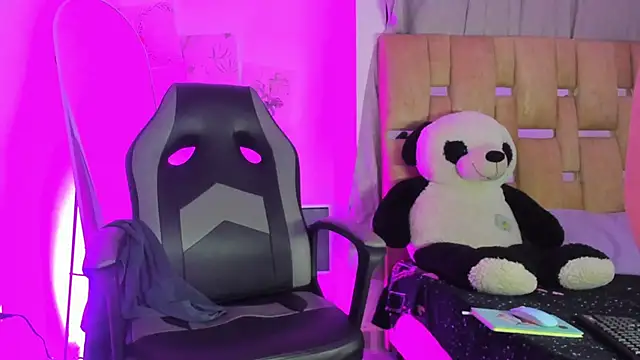 Snapshot of JulianaCarter chatting on November 5, 2025, 8:01 pm JulianaCarter online show from November 5, 2025, 8:01 pm