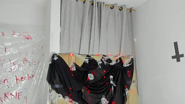 Snapshot of JulianaCarter chatting on October 18, 2025, 7:38 pm JulianaCarter online show from October 18, 2025, 7:38 pm