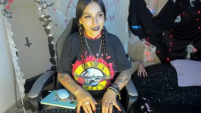 Snapshot of JulianaCarter chatting on October 20, 2025, 7:14 pm JulianaCarter online show from October 20, 2025, 7:14 pm