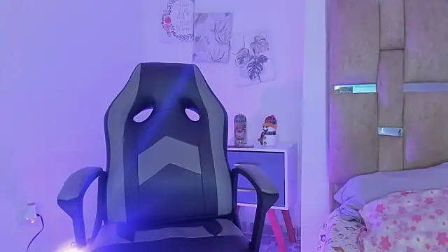 Snapshot of JulianaCarter chatting on December 15, 2025, 8:03 pm JulianaCarter online show from December 15, 2025, 8:03 pm