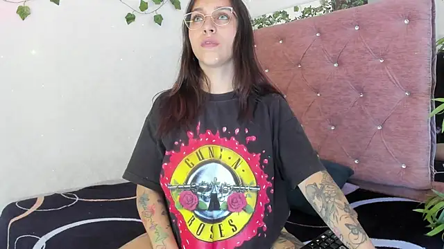 Snapshot of JulianaCarter chatting on April 23, 2026, 7:48 pm JulianaCarter online show from April 23, 2026, 7:48 pm