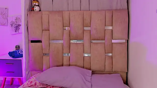 Snapshot of JulianaCarter chatting on December 14, 2025, 8:14 pm JulianaCarter online show from December 14, 2025, 8:14 pm