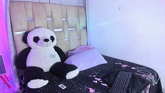 Snapshot of JulianaCarter chatting on November 20, 2025, 8:20 pm JulianaCarter online show from November 20, 2025, 8:20 pm