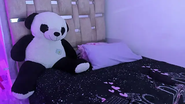 Snapshot of JulianaCarter chatting on November 11, 2025, 8:14 pm JulianaCarter online show from November 11, 2025, 8:14 pm