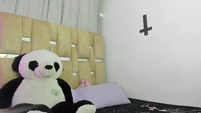 Snapshot of JulianaCarter chatting on November 7, 2025, 7:40 pm JulianaCarter online show from November 7, 2025, 7:40 pm