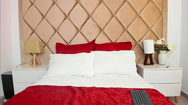 Snapshot of AngelinaDuvall chatting on October 19, 2025, 12:19 pm AngelinaDuvall online show from October 19, 2025, 12:19 pm