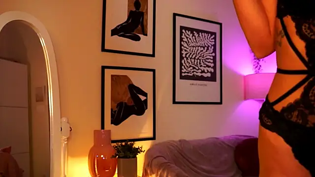 midnightbby  online show from March 24, 2026, 3:23 pm