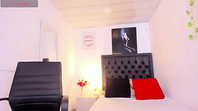 ScarlettVell online show from December 19, 2025, 7:05 pm