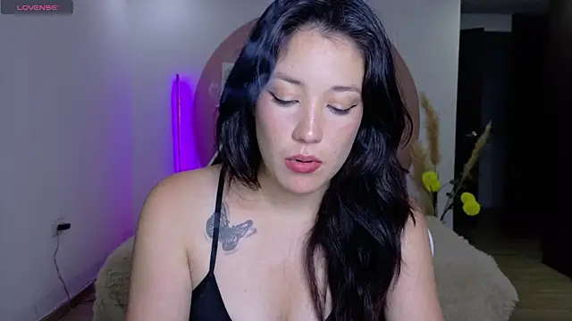 Snapshot of Eliih_01 chatting on April 7, 2026, 2:13 am Eliih 01 online show from April 7, 2026, 2:13 am