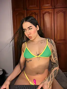 KaditaNavarro online show from July 1, 2026, 11:05 pm
