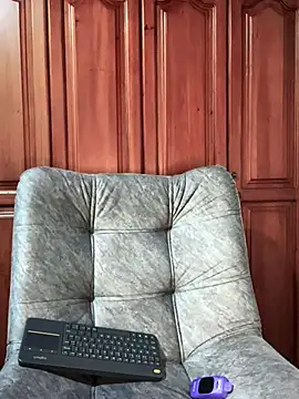 Snapshot of KaditaNavarro chatting on September 16, 2025, 12:00 am KaditaNavarro online show from September 16, 2025, 12:00 am