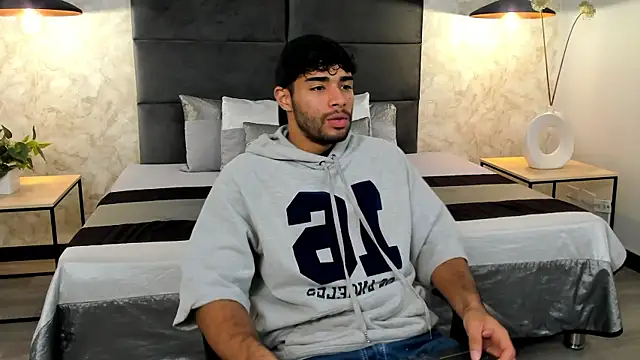 Snapshot of RaphaelDufort chatting on November 18, 2025, 11:37 pm RaphaelDufort online show from November 18, 2025, 11:37 pm