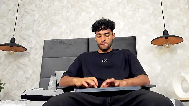 Snapshot of RaphaelDufort chatting on October 15, 2025, 11:46 pm RaphaelDufort online show from October 15, 2025, 11:46 pm