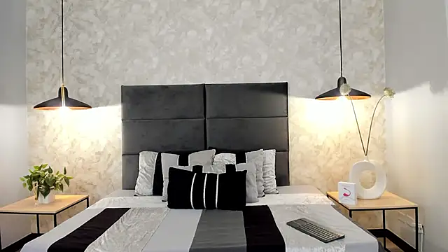 Snapshot of RaphaelDufort chatting on November 17, 2025, 11:20 pm RaphaelDufort online show from November 17, 2025, 11:20 pm