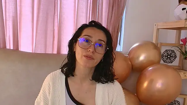 Ginevra esposito online show from April 21, 2026, 12:45 pm