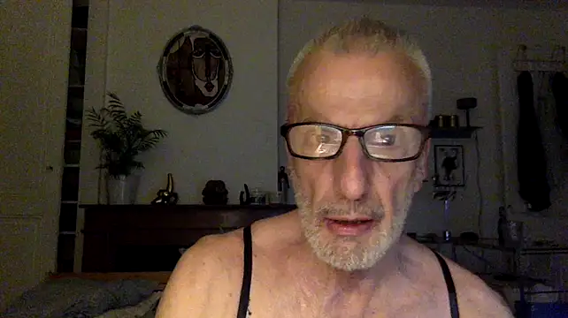 Snapshot of JF69100 chatting on August 7, 2026, 9:32 pm JF69100 online show from August 7, 2026, 9:32 pm