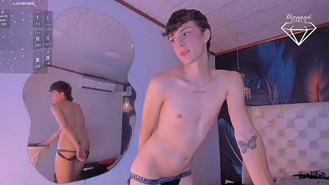 Snapshot of Diamond_Piarce chatting on November 12, 2025, 10:24 pm Diamond Piarce online show from November 12, 2025, 10:24 pm