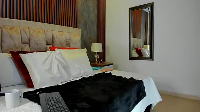 Snapshot of linda_cabal chatting on October 8, 2025, 8:53 pm linda cabal online show from October 8, 2025, 8:53 pm